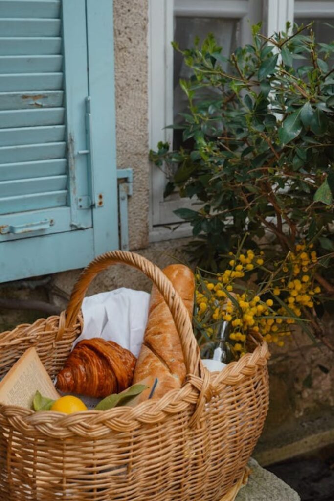Vintage Basket Picnic