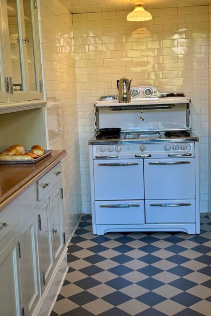 Retro-Inspired Kitchen Decor